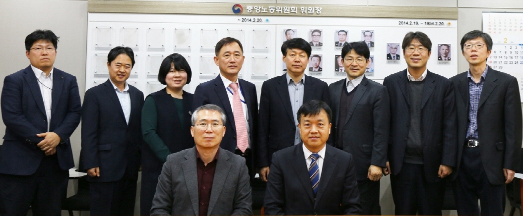 앞열 왼쪽부터 박준성 중노위 위원장, 권태성 경북지노위 위원장(중노위 제공)