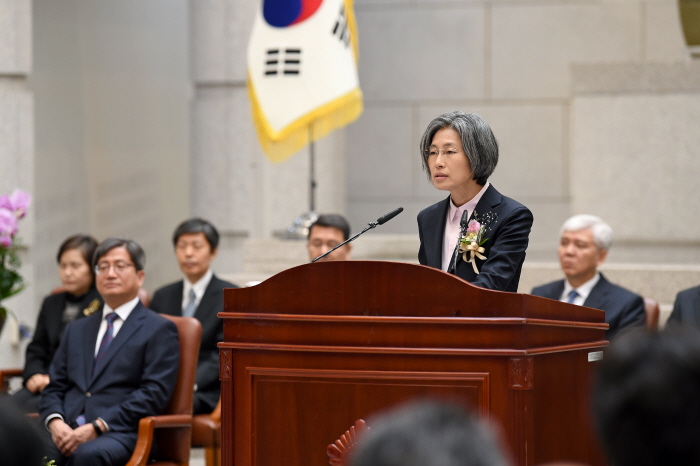 취임사를 하고 있는 민유숙 신임 대법관(대법원 제공)