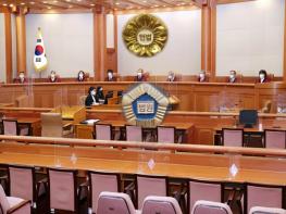 헌법재판소 "한정위헌결정의 기속력 부인한 법원 재판은 위헌··· 재판 취소 결정" 기사 이미지